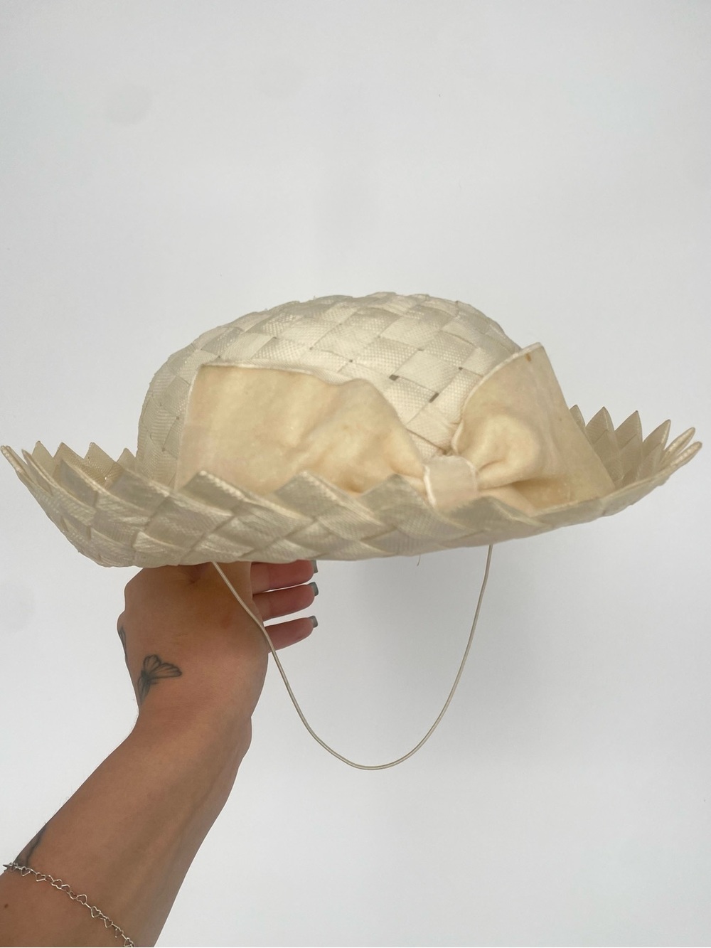 Vintage Cream Off White Woven Straw Hat W Velvet Bow Detail Sunhat Elastic Strap